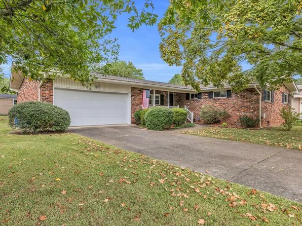 1111 Plaza Dr, Hixson, TN 37343