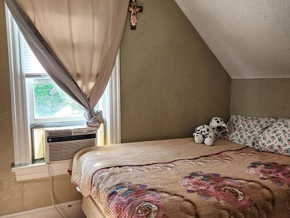 2nd image of 2620 Quincy St NE #2