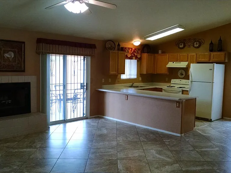 2462 S Perillo Dr — Photo 6