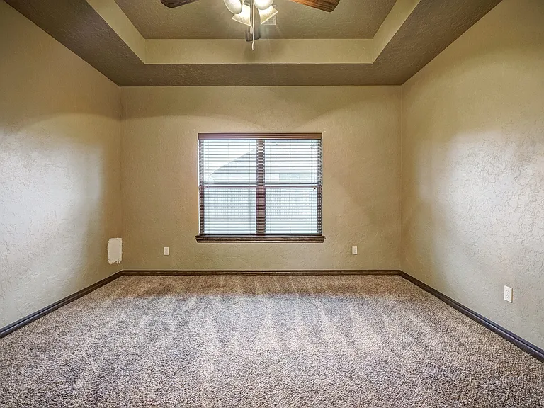 905 Samantha Ln — Photo 30