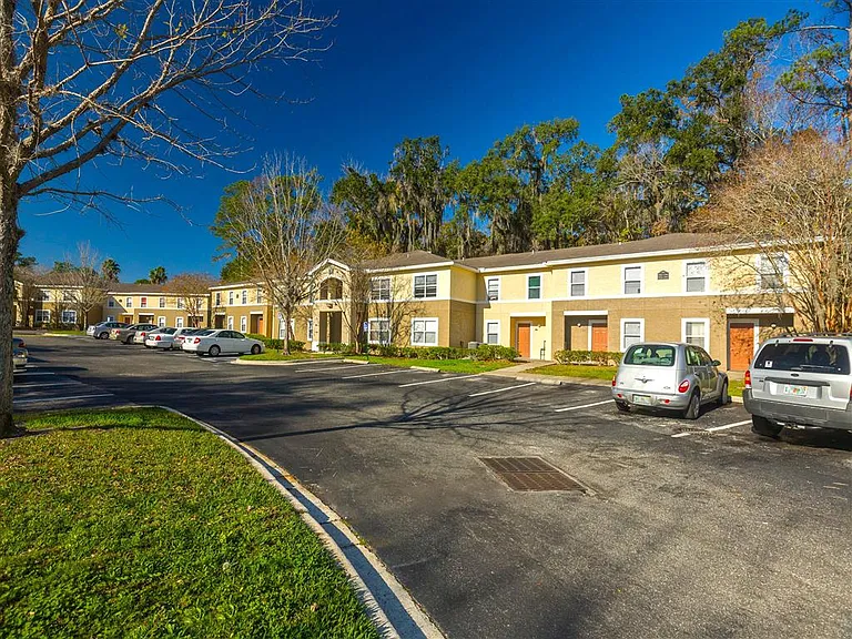 Holly Cove Apartments — Photo 21
