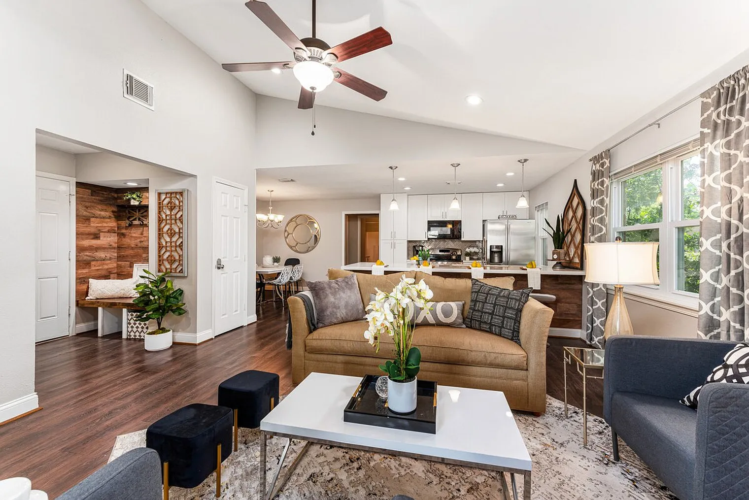 3 bed, 2.0 bath, $5,524 — Photo 3