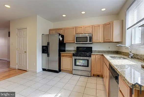 3 bed, 1176 sqft, $2,850 — Photo 4