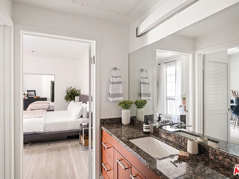 585 N Rossmore Ave #506 — Photo 7