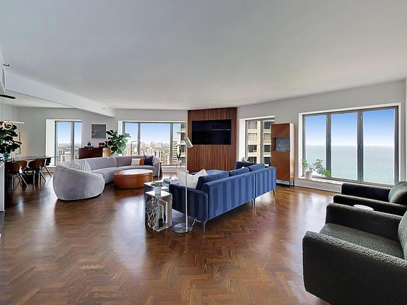 3rd image of 950 N Michigan Ave APT 3103