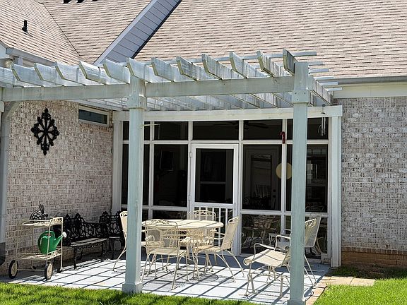 4th image of 207 Thistle Ln