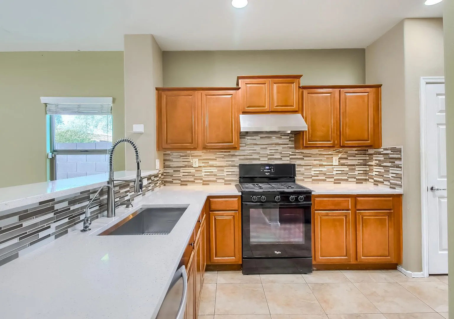 1735 W Straight Arrow Ln - Lease — Photo 3