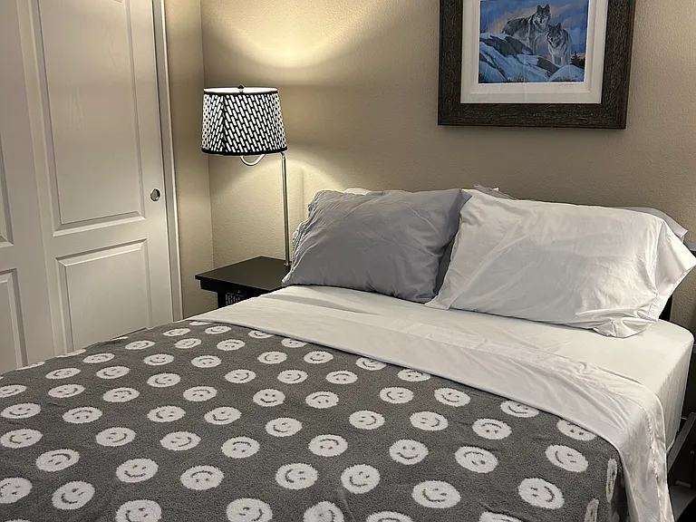 Top level 2nd bedroom with full size bed