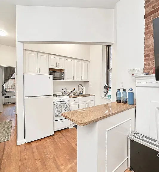 217 E 25th St #2A — Photo 4