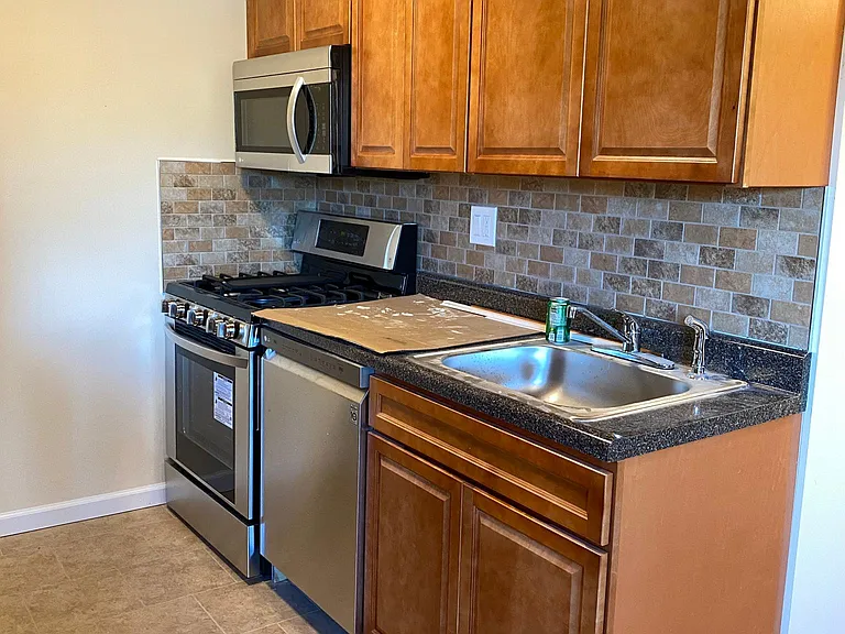 16 Waldron Ave #11A — Photo 2