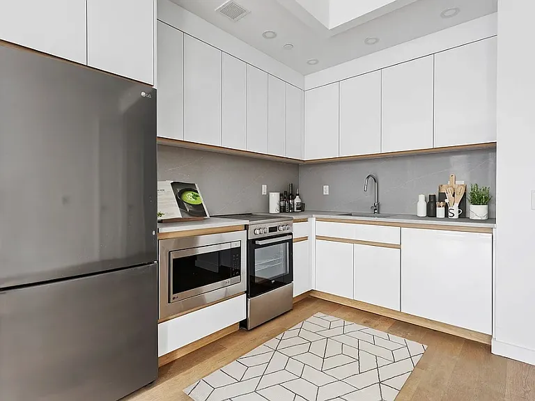 99 Fleet Pl #15G — Photo 2