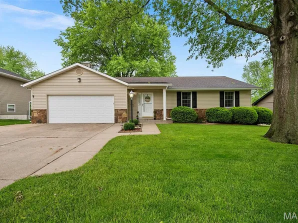 22 Universal Dr, Saint Peters, MO 63376