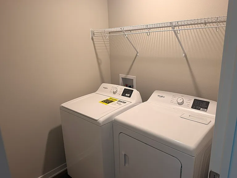 513 Kinley Dr — Photo 3