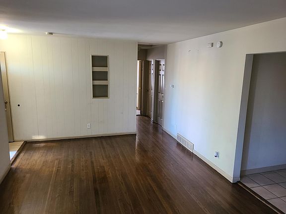 5th image of 4919 Carey St