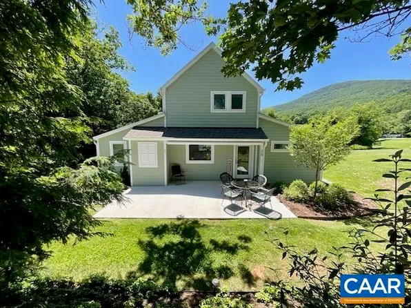 26 Meadow Ln, Nellysford, VA 22958