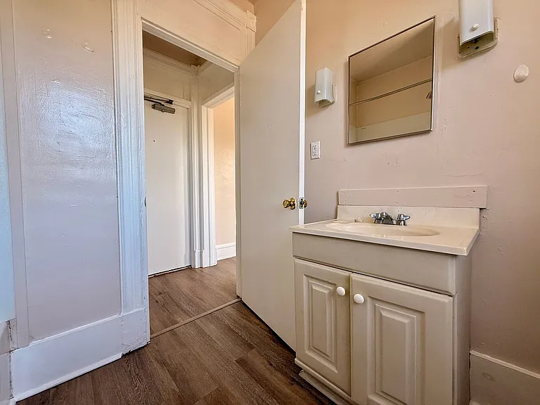 303 N Laurel St — Photo 9