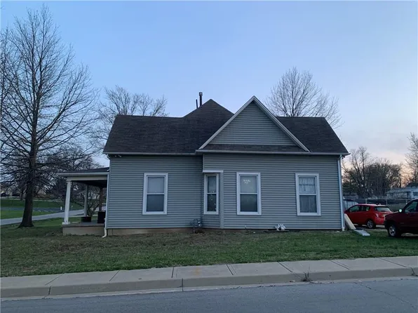 502 SW Clinton St, Oak Grove, MO 64075
