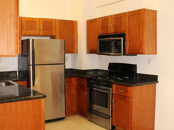 3rd image of 1735 Van Ness Ave APT 202