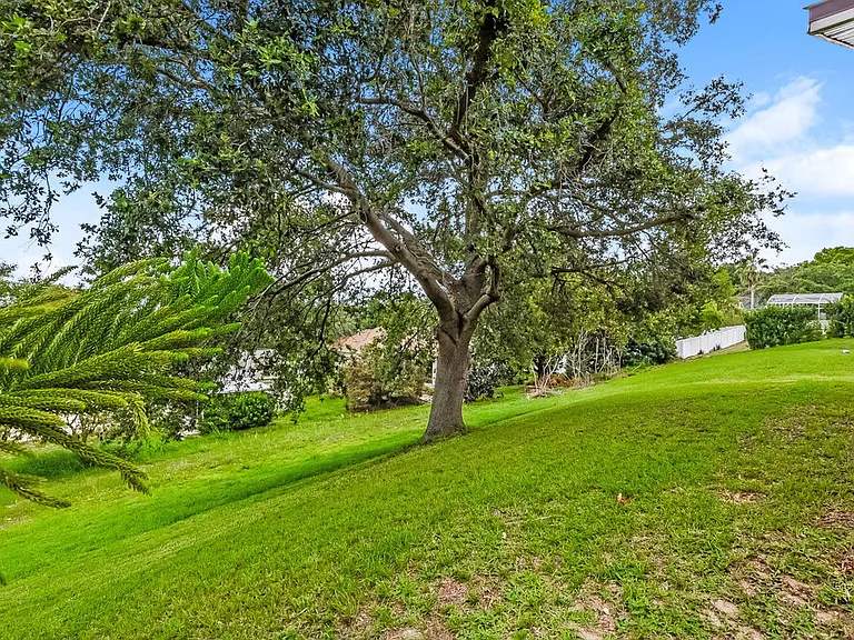 1378 Willow Crest Dr — Photo 16