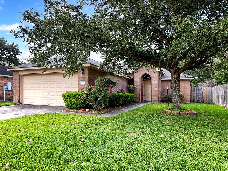 1st image of 305 S Heritage Oaks Dr