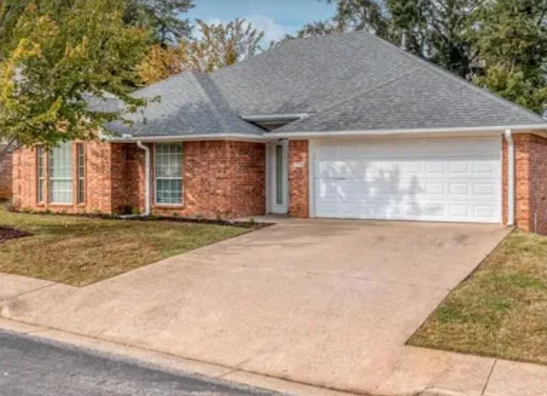 10726 Westhaven Cir — Photo 1