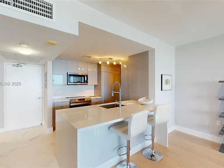 10275 Collins Ave #724 — Photo 5