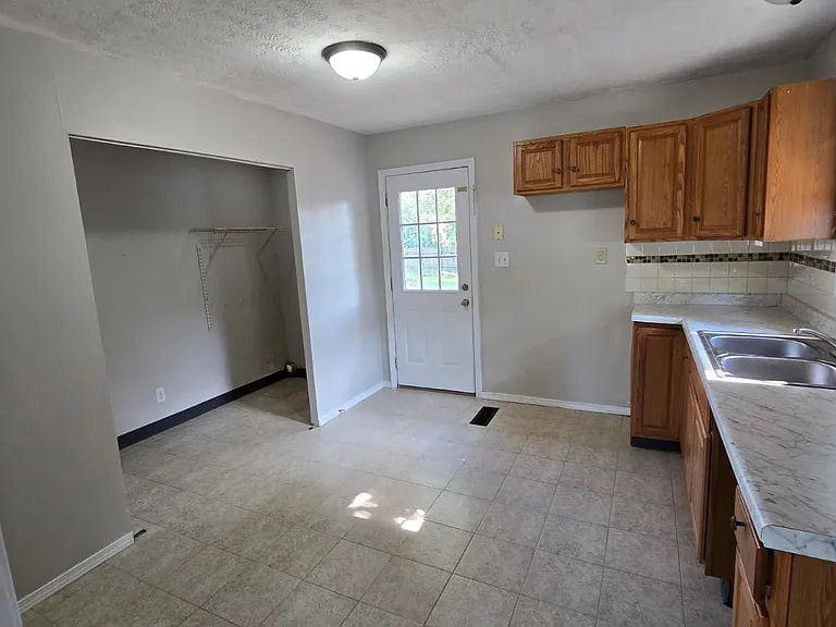 7431 Sabre Ave — Photo 9