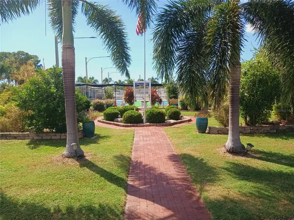 5308 Tri Par Dr, Sarasota, FL 34234