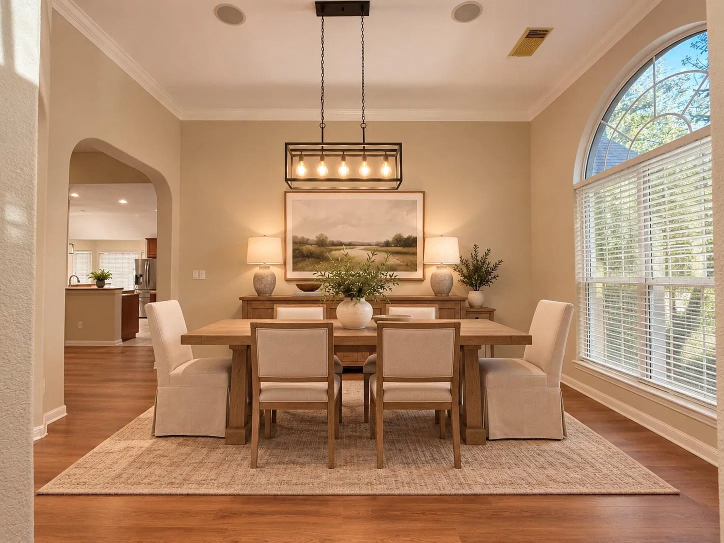 4 bed, 2.5 bath, 2855 sqft, $2,900 — Photo 3