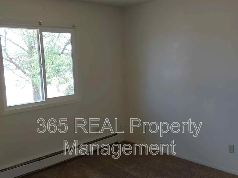 204 14th St #B — Photo 9