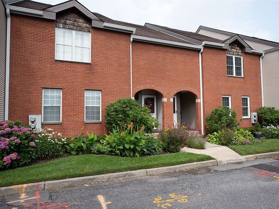 1st image of 7 Greenmeadow Dr #7