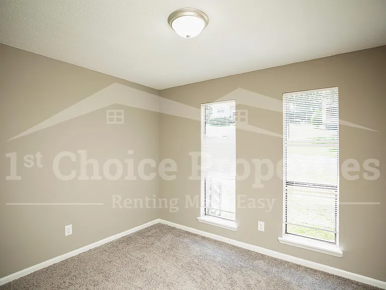 3142 Sleepy Hollow Dr — Photo 15