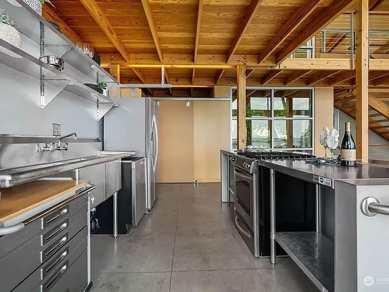 222 S Forest St — Photo 17