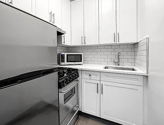 4th image of 4 Park Ave APT 6U