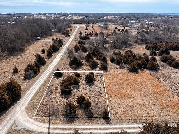 2nd image of 2 Illinois Dr