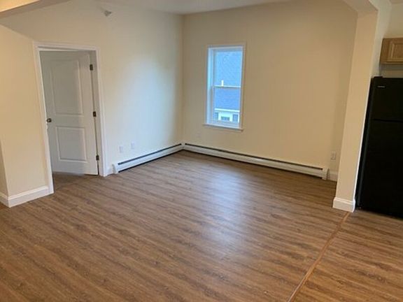 3rd image of 11 Hungerford Ter Unit 4
