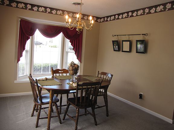 5th image of 4601 Honeysuckle Ln