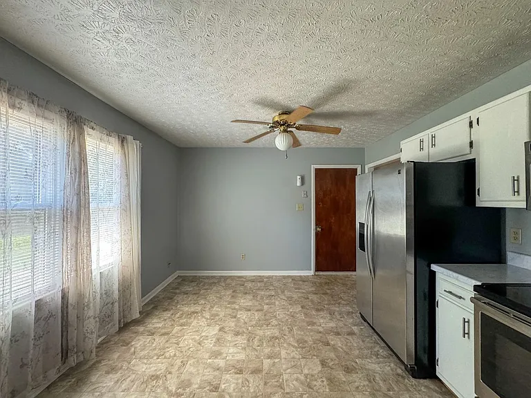 987 Lisa Ave — Photo 8