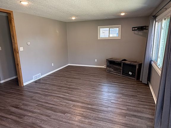 4th image of 606 E Minnesota St