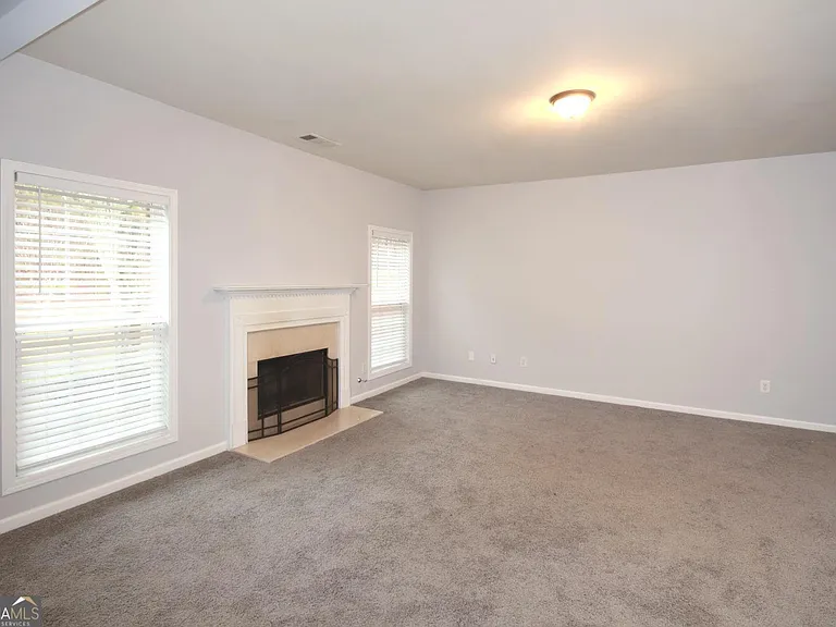 442 Crestmont Ln — Photo 10