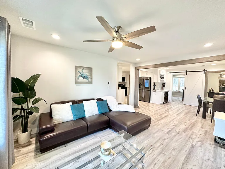 414 Templeton Dr — Photo 7