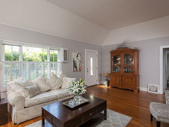 Light and Bright Living Room