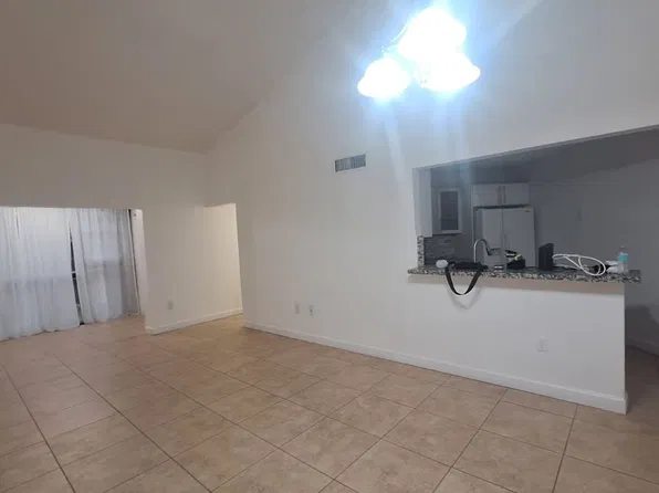 9437 Fontainebleau Blvd, Miami, FL