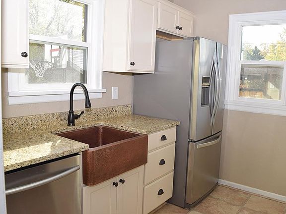3rd image of 418 Burlington Ave