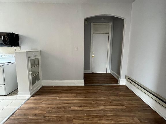2nd image of 1713 W Tioga St #4A