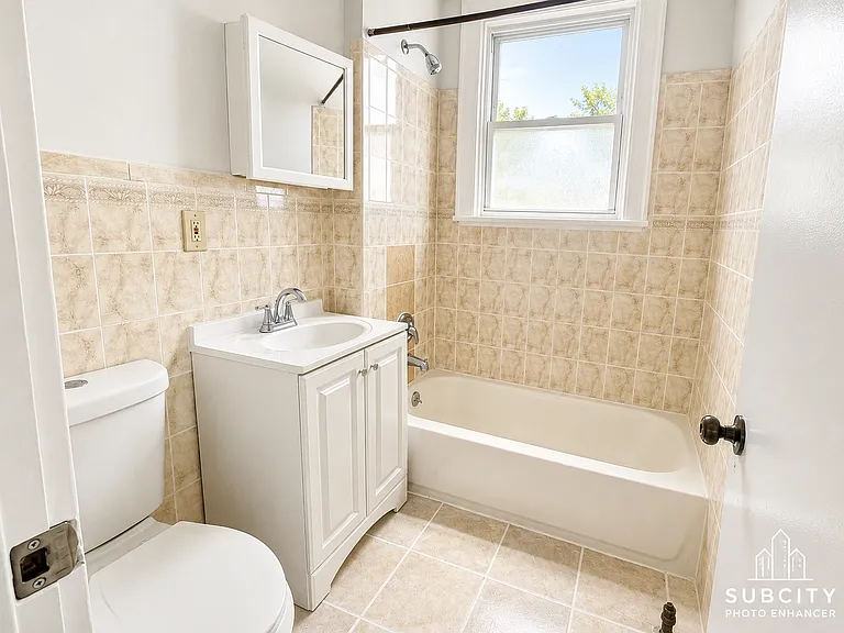 381 Leslie St #2C — Photo 11