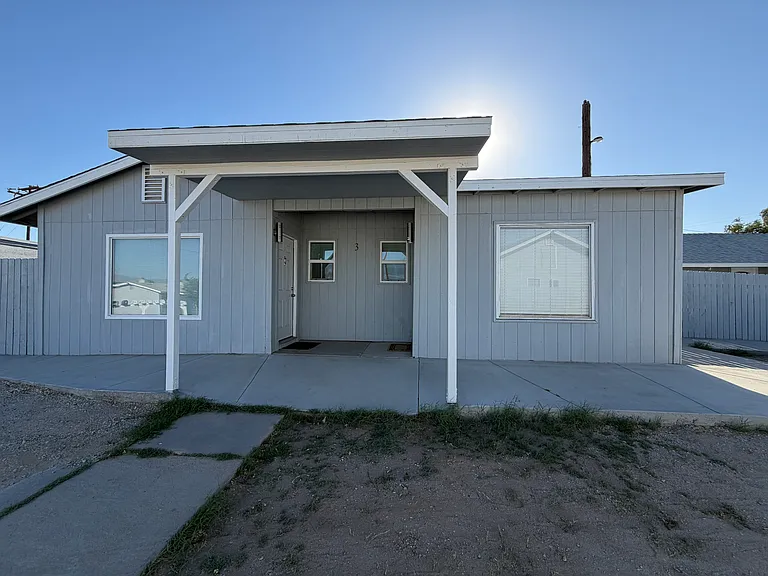 13950 Hesperia Rd #3B — Photo 1