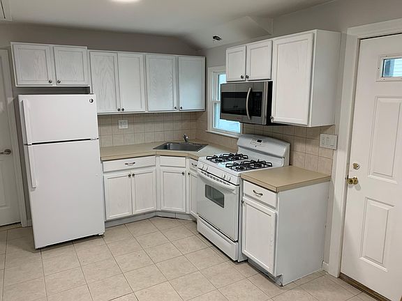 4th image of 7 Hopper St #2