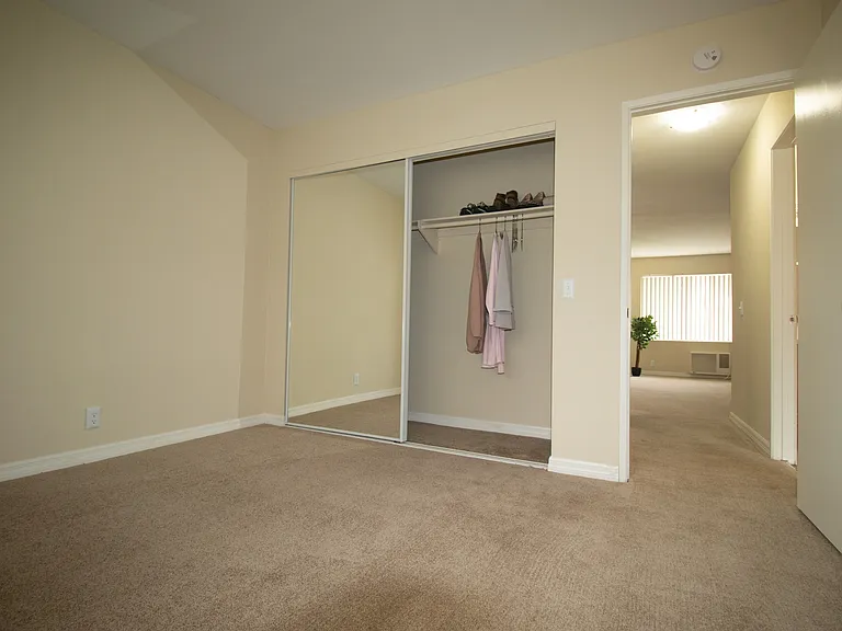 Gold Coast Apartments — Photo 44