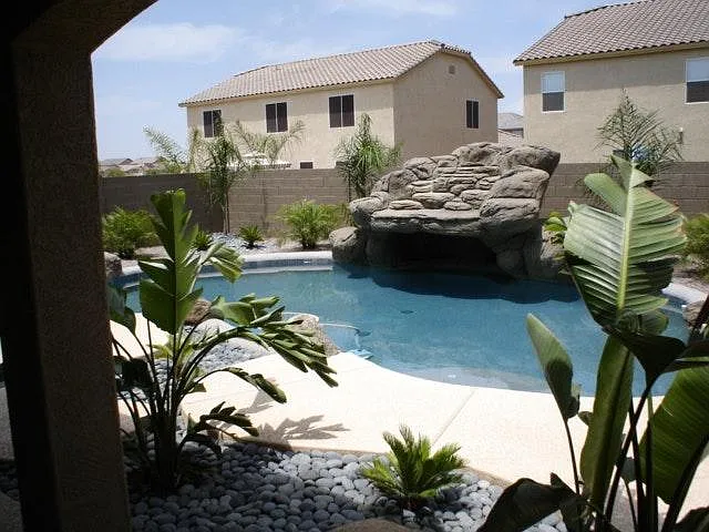5 bed, 4200 sqft, $3,500 — Photo 2